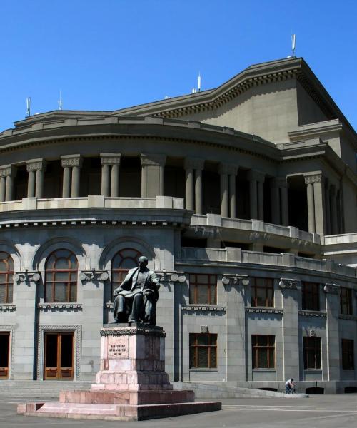 Salah satu landmark yang paling sering dikunjungi di Yerevan.