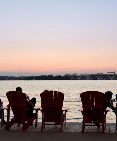 National Harbor şehrindeki en çok ziyaret edilen simge yapılardan biri. 