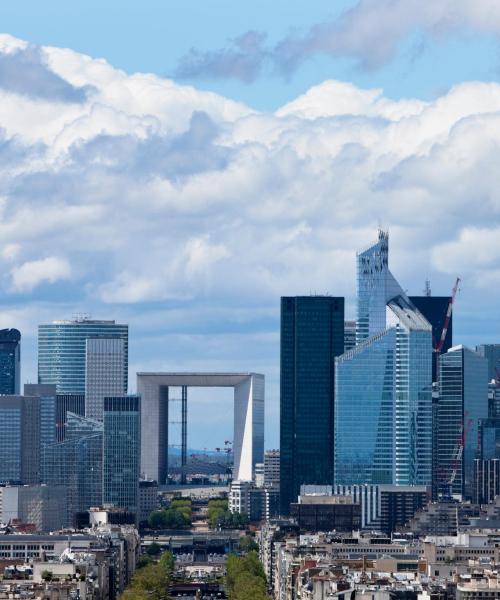 Salah satu mercu tanda yang paling dikunjungi di Nanterre.