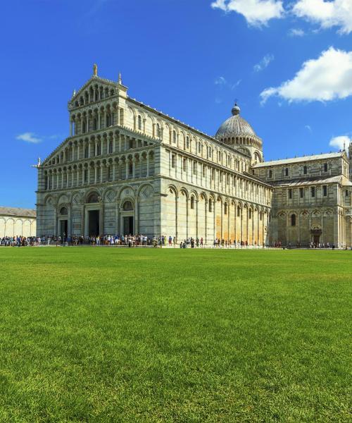 Salah satu landmark yang paling sering dikunjungi di Pisa.