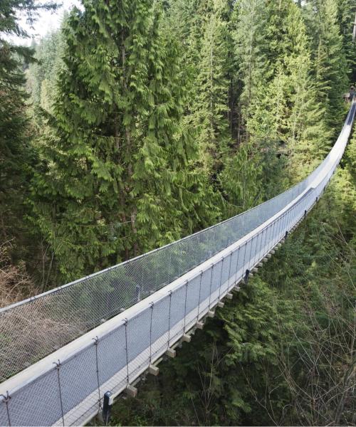 North Vancouver şehrindeki en çok ziyaret edilen simge yapılardan biri. 