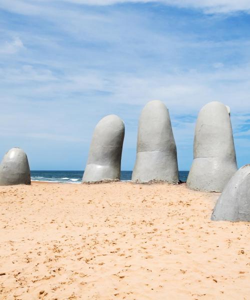 Punta del Este'deki en çok ziyaret edilen simge yapılardan biri. 