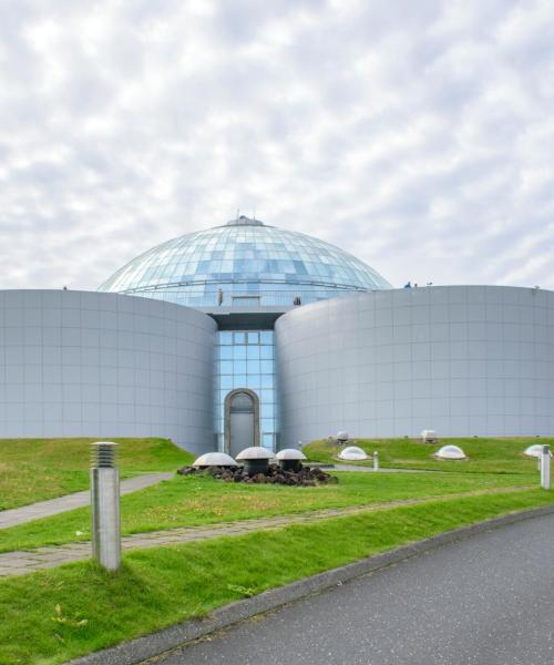 Salah satu landmark yang paling sering dikunjungi di Reykjavik.