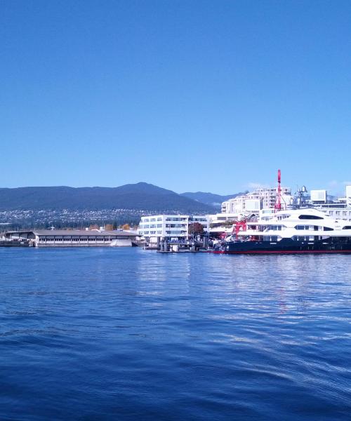 North Vancouver şehrindeki en çok ziyaret edilen simge yapılardan biri. 