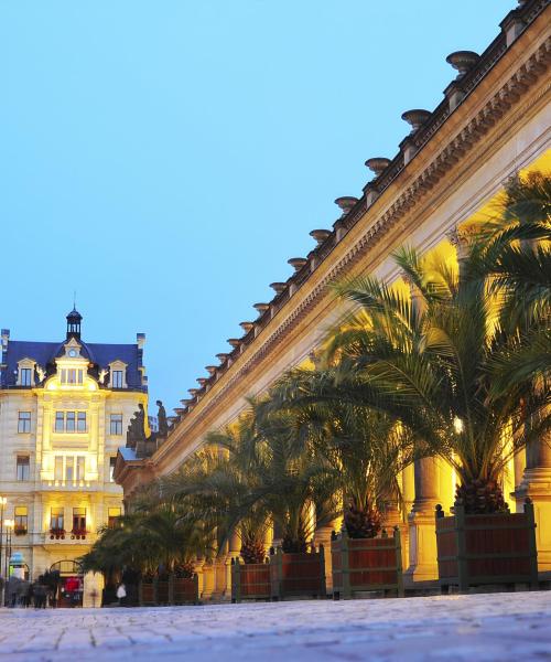 Karlovy Vary şehrindeki en çok ziyaret edilen simge yapılardan biri. 