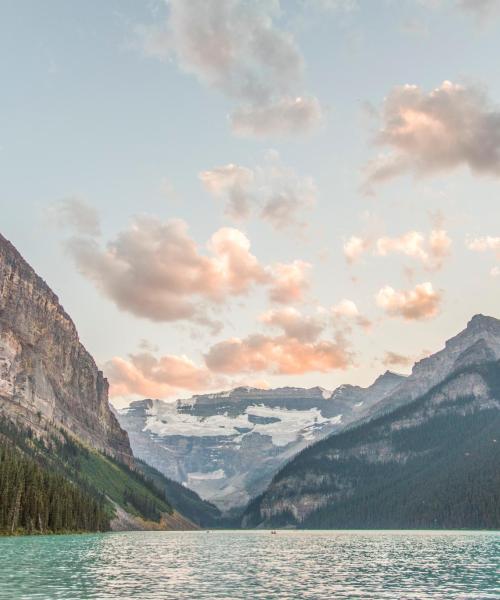 Un des lieux d'intérêt les plus visités à Lake Louise.