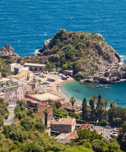 Salah satu mercu tanda yang paling dikunjungi di Taormina.