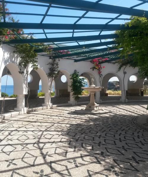 Jedno z nejnavštěvovanějších míst v destinaci Kallithea.