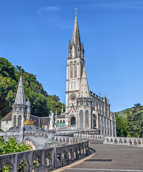 Salah satu landmark yang paling sering dikunjungi di Lourdes.