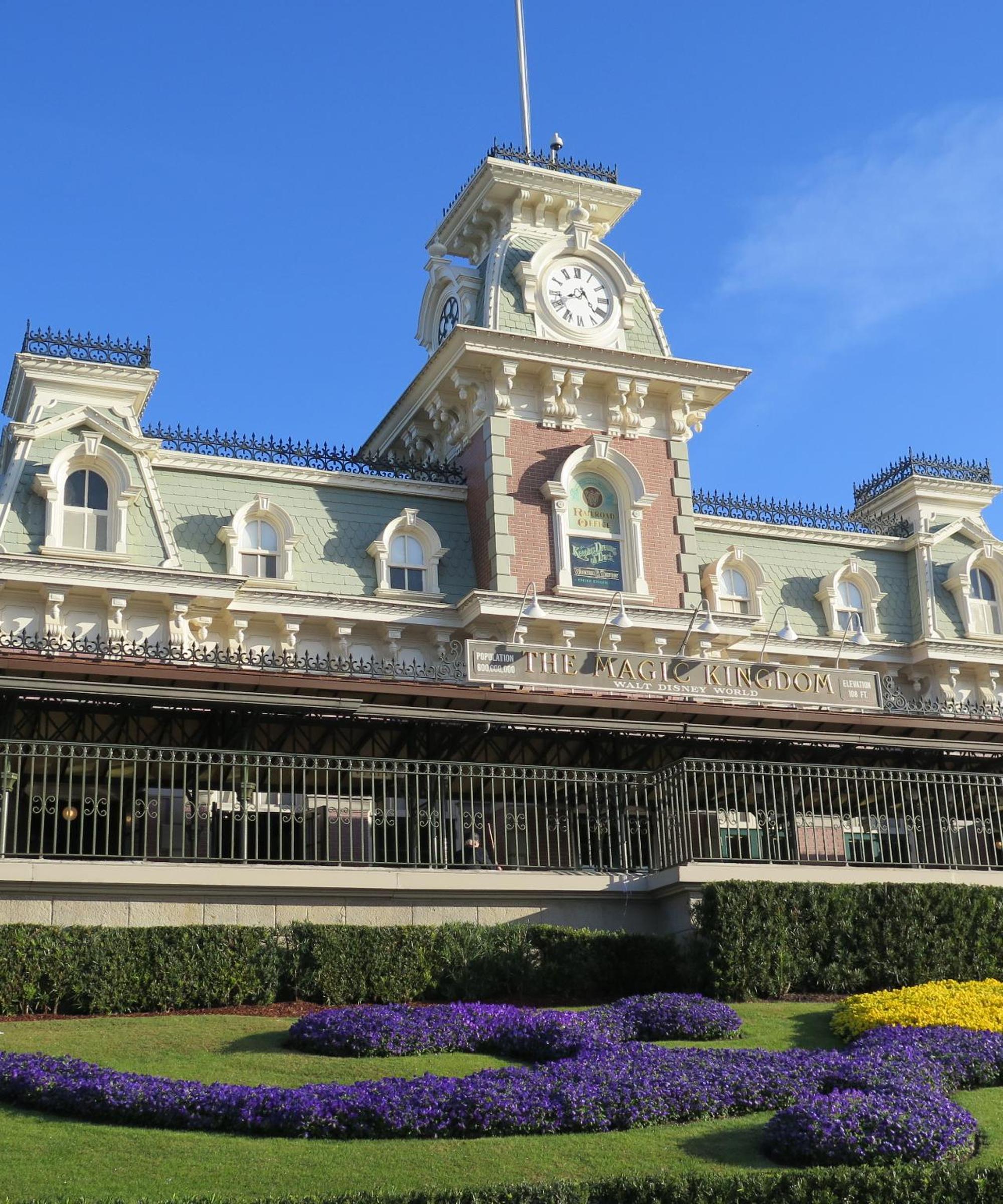 Book cheap flights to Disney World Area