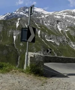 A beautiful view of Great Alpine Road.