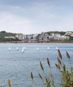 Uma bela vista de Athenian Riviera