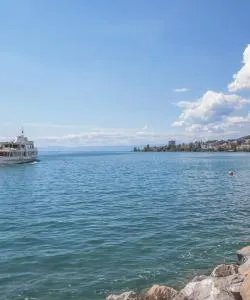 Een mooi uitzicht op Riviera Suisse