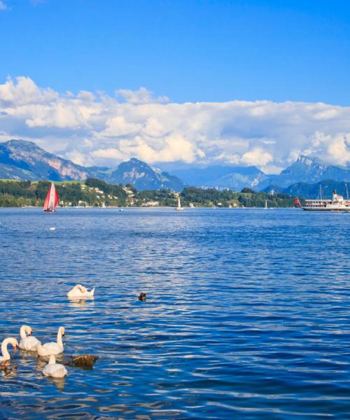 Una bonita panorámica de Lago de Lucerna