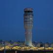 夜间机场控制塔