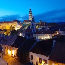miesto vaizdas naktį