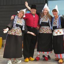 en gruppe mennesker klædt ud som kokke poserer til et billede