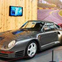 auto Porsche vystavené v múzeu
