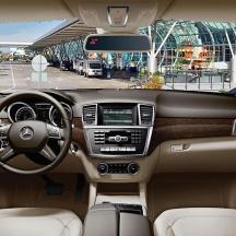 ein Blick auf das Armaturenbrett eines Acedes Benz Autos