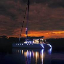a boat sitting on the water at night