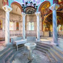 una chiesa con pilastri e aasteryasteryasteryasteryasteryasteryasteryasteryasteryastery