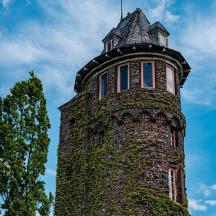 a tall tower with ivy on the side of it