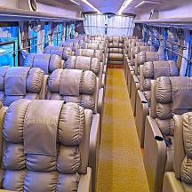un autobús amb files de seients