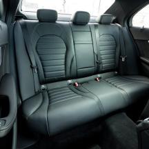ein Platz auf dem Rücksitz eines Autos