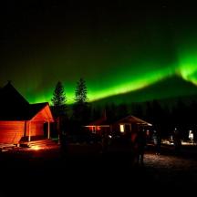 an image of the northern lights in the sky