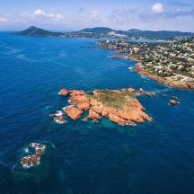 ภาพถ่ายทางอากาศของเกาะกลางมหาสมุทร