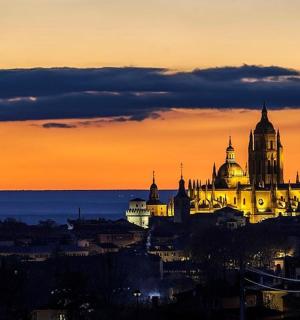 日落时的城市景观