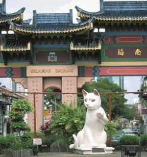 a statue of a cat in front of a building
