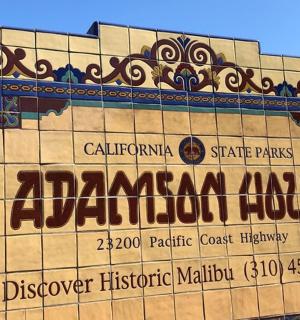 a sign for the albuquerque albuquerqueahoahoahoahoahoahoolisolis