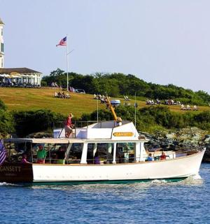 水中载有人的船