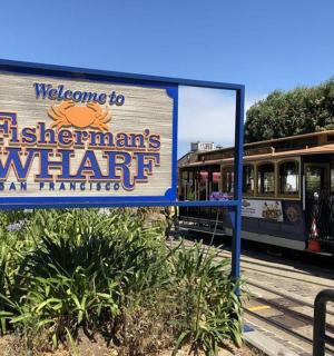 a sign that says welcome to the entertainmentswhatever what in timbers