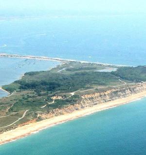 海洋中岛屿的鸟瞰图