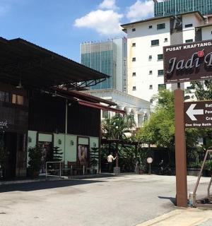 街上的 jolott 厨房标志