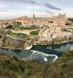 河畔小镇与城市景观