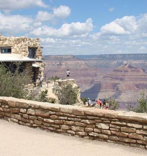 可以看到大峡谷的石墙