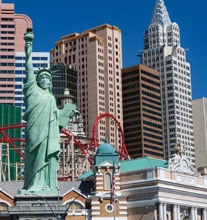 城市中的自由女神像