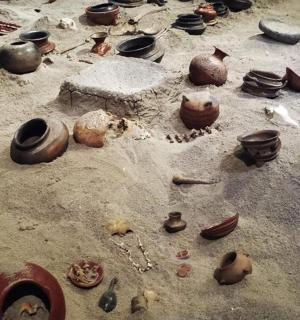 地上的一堆陶器 withnesiaploadploadploadploadploadpload