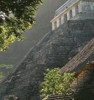 山边的一座建筑