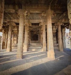 带有柱子的建筑物景观