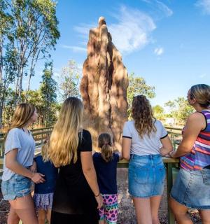 a group of women and a child looking at the zoo