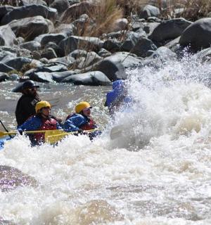 grupp inimesi jões parvel