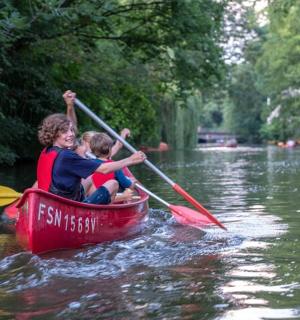 1-hour 3-seater canoe rental in Leipzig