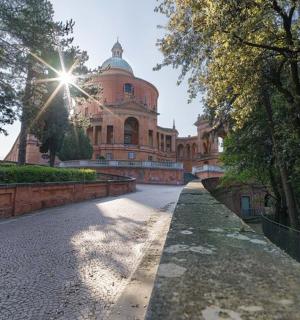 Bologna Long City Walk Photo Tour