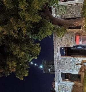 夜晚的河流俯视图