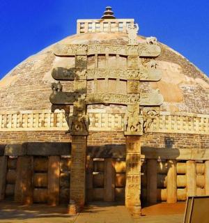 顶部有圆顶的建筑物