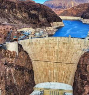 pohled na Hooverovu přehradu